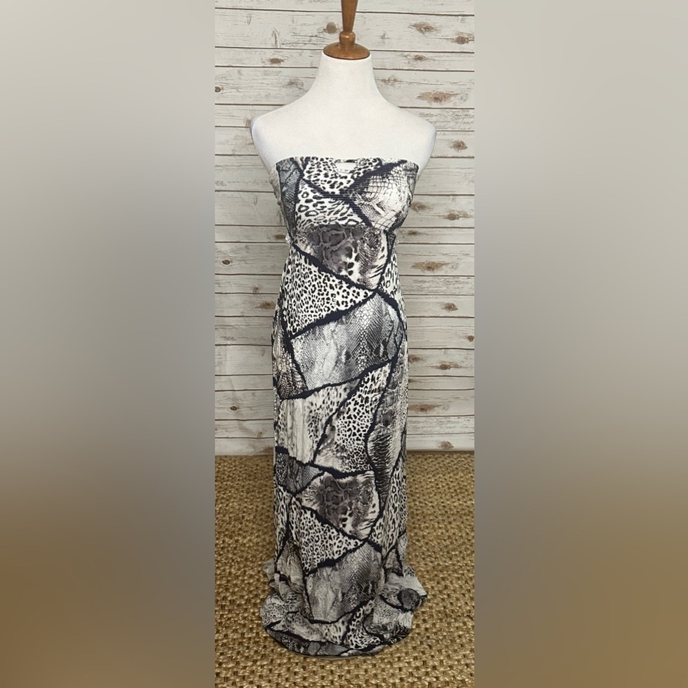 Fashion Nova empire-waist strapless open back maxi dress